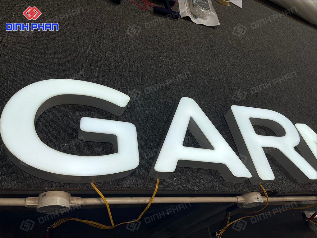 Chữ nhôm có gờ