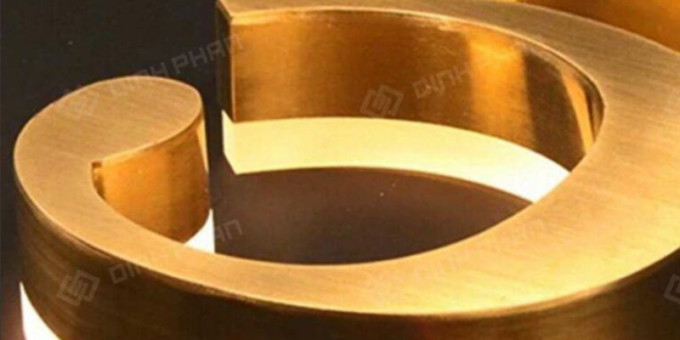 Chữ nhôm vàng xước