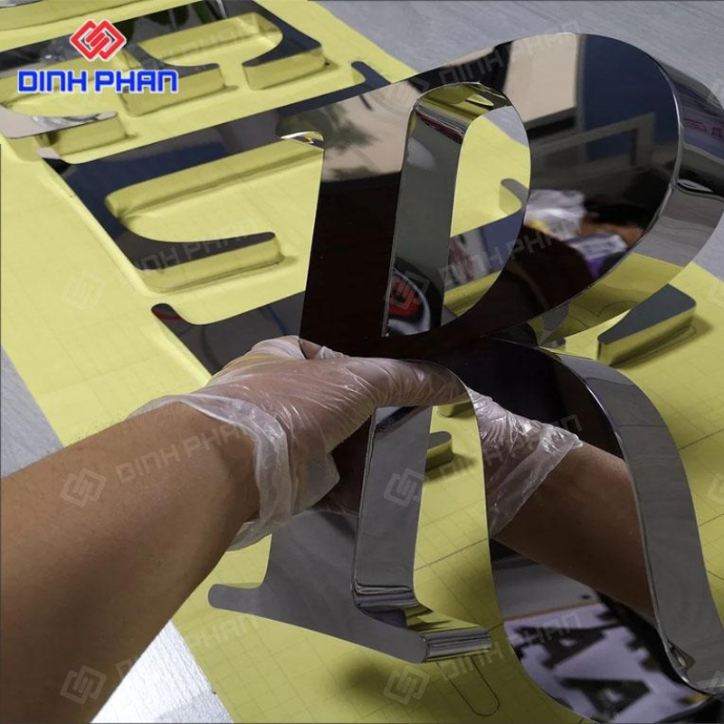Chữ Alu trắng gương