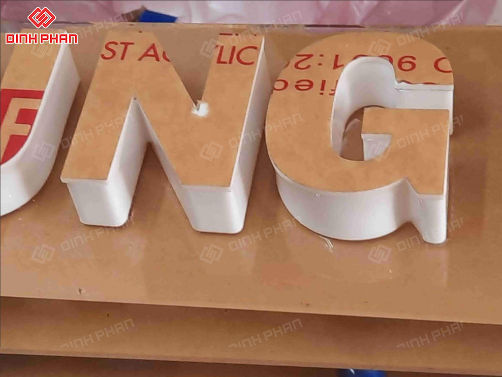 Chữ fomex mặt mica
