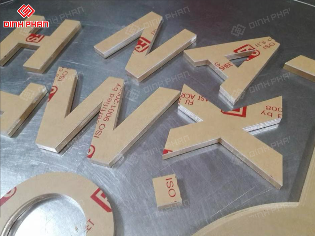 Chữ fomex mặt mica