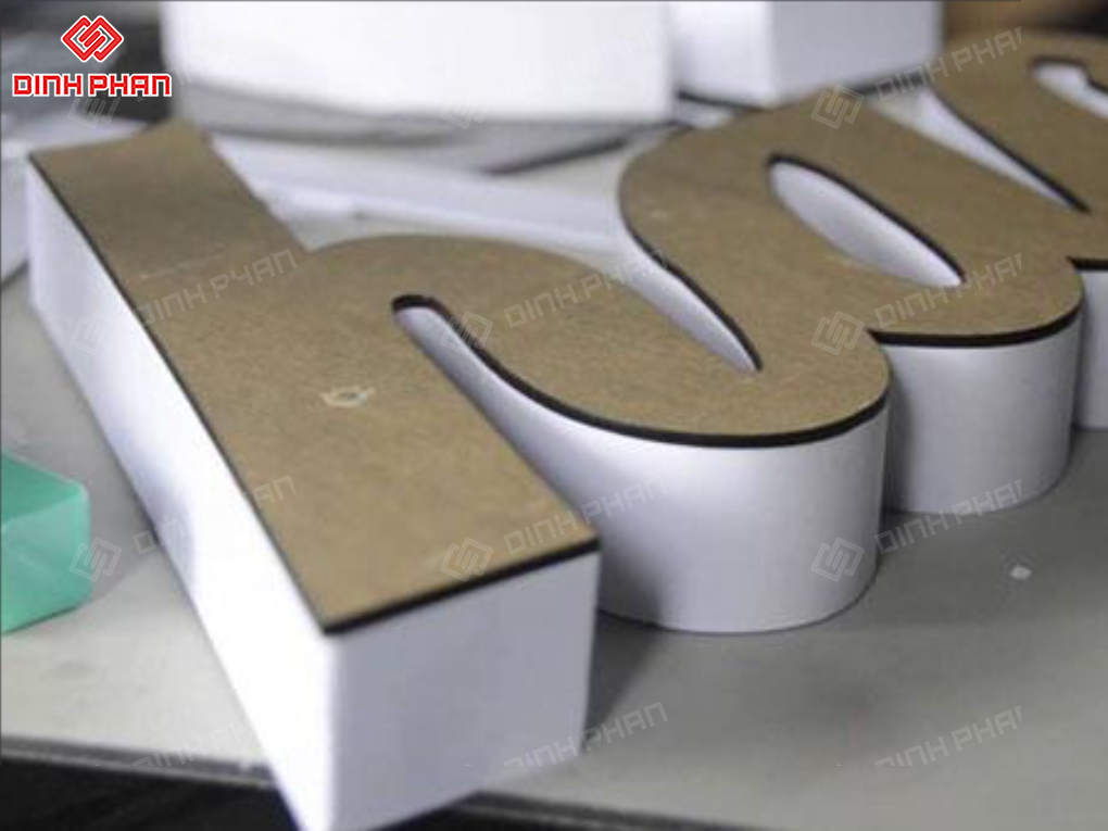 Chữ fomex mặt mica