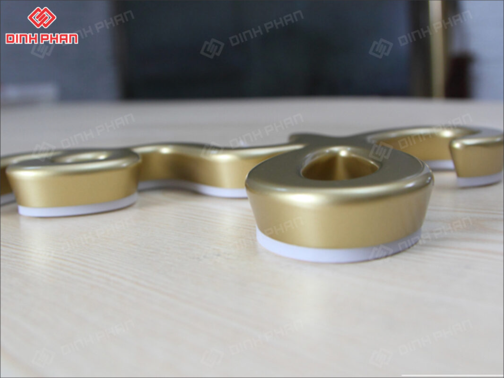 Chữ mạ crom đẹp, sang trọng và bền bỉ Chữ mạ crom