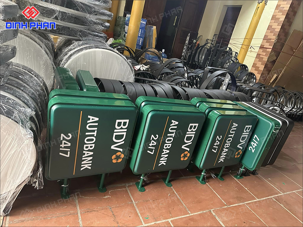 Làm bảng hiệu hộp đèn mica