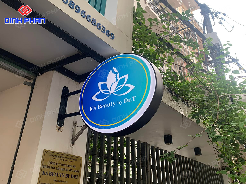 Làm bảng hiệu hộp đèn mica