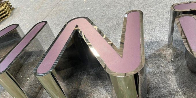 Bảng Giá Cắt Chữ Mica