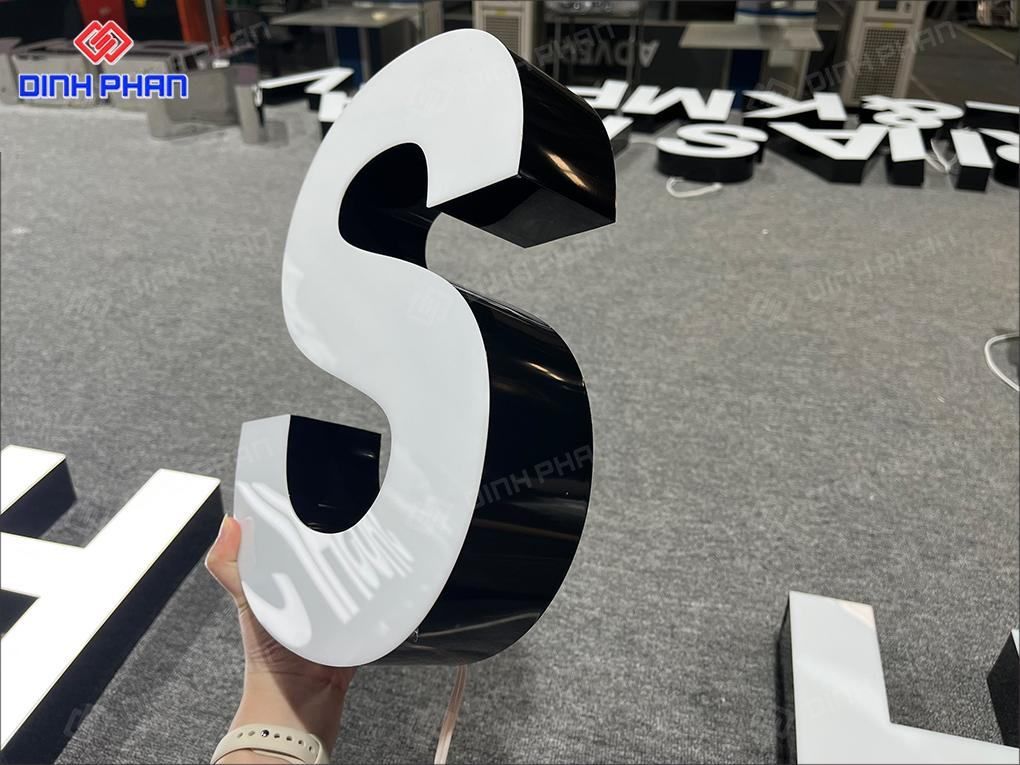 Báo Giá Logo Mica Đẹp, Chuyên Nghiệp Theo Yêu Cầu Báo Giá Logo Mica